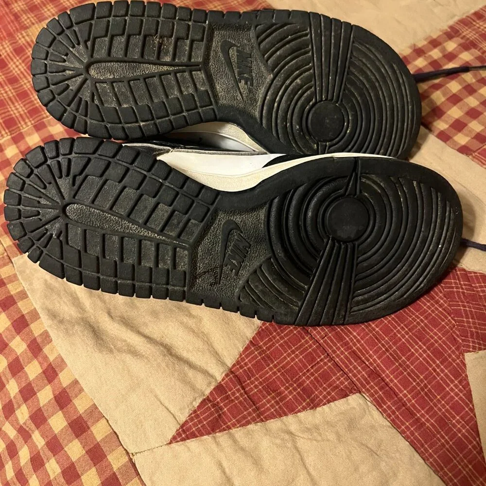 Nike Panda Dunks - Picture 3 of 4